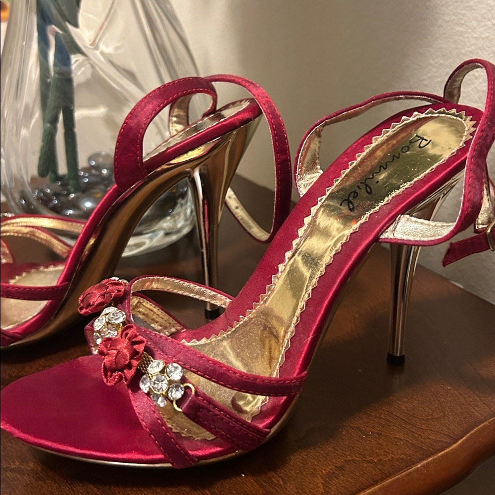 Bonnibel Red Size 6.5 Strappy Heels with Floral Accents - Picture 4 of 10